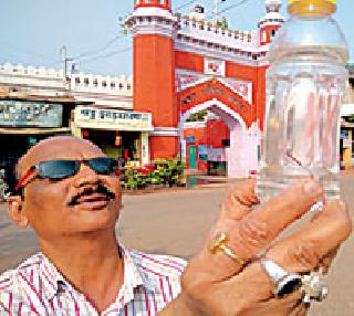 Thousands of liters of water will be wasted due to the water link | जलवाहिनी लिकेजमुळे हजारो लिटर पाणी व्यर्थ