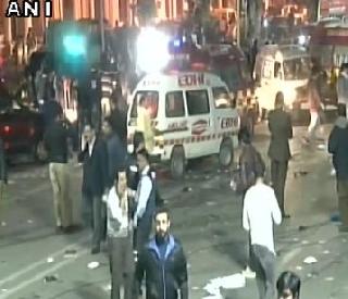 Bomb blasts in Lahore, 16 killed | लाहोरमध्ये बॉम्बस्फोट, 16 ठार