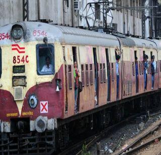 The movement on the railway track of the Diwajasis of Navi Mumbai | नवी मुंबईतील दिघावासियांचं रेल्वे रुळावर आंदोलन The movement on the railway track of the Diwajasis of Navi Mumbai | नवी मुंबईतील दिघावासियांचं रेल्वे रुळावर आंदोलन