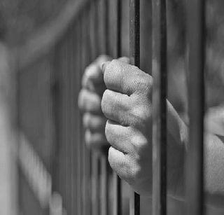 In the grandmother's confinement to the governor | राज्यपालांच्या भेटीस आलेल्या आजी जेलमध्ये In the grandmother's confinement to the governor | राज्यपालांच्या भेटीस आलेल्या आजी जेलमध्ये