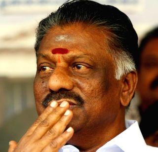 Twenty-two leaders including Paneerselvam's expulsion from the party | पनीरसेल्वम यांच्यासह 20 नेत्यांची पक्षातून हकालपट्टी