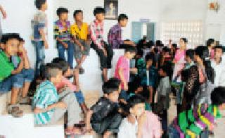 The '250' orphans' have not been cared for | ‘त्या’ २५० अनाथांचे संगोपन अडले