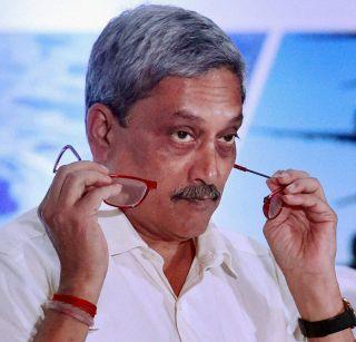 A message to the military for the suit, Manohar Parrikar | दगडफेक करणा-यांवर कारवाईसाठी तुम्हाला सूट, मनोहर पर्रीकरांचा लष्कराला संदेश