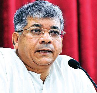 How much money did the bank get after the blockbuster - Prakash Ambedkar | नोटाबंदीनंतर किती पैसा बँकेत आला - प्रकाश आंबेडकर