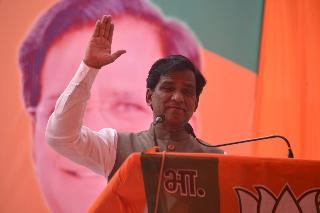 Shiv Sena split the alliance with the popularity of the BJP: Raosaheb Danwe | भाजपाच्या लोकप्रियतेमुळे घाबरून शिवसेनेने युती तोडली : रावसाहेब दानवे