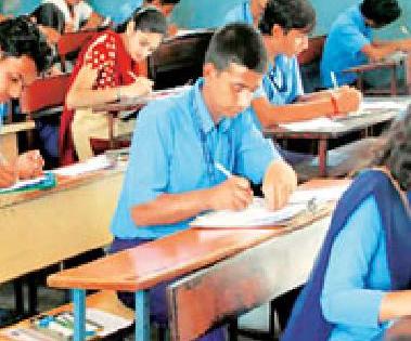 Examinations will be held in the supervision of sitting squads | बैठे पथकांच्या निगराणीत होणार परीक्षा