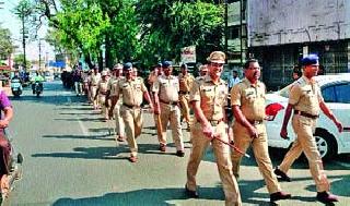 Circulation of police in the city | शहरात पोलिसांचे संचलन