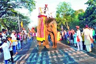 Gajananan Maharaj at Ozar was excited by the day | ओझर येथे गजानन महाराज प्रगट दिन उत्साहात