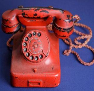 Hitler earmarked $ 2, 43, 000 of telephone used for World War II | हिटलरने दुसऱ्या महायुद्धात वापरलेल्या टेलिफोनचा 2 लाख 43 हजार डॉलरमध्ये लिलाव