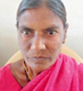 Widows still disadvantaged from labor | मजुरीपासून विधवा आजही वंचित