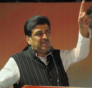 Shiv Sena will quit if self-respect - Ashok Chavan | स्वाभिमान असेल तर शिवसेना सत्ता सोडेल - अशोक चव्हाण