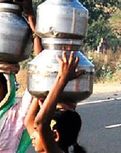 Water scarcity of 305 villages | ३०५ गावांना पाणीटंचाईच्या झळा Water scarcity of 305 villages | ३०५ गावांना पाणीटंचाईच्या झळा