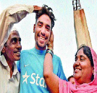 Mohammad Siraj: 500 rupees to 2.6 crore! | मोहम्मद सिराज : ५०० रुपये, ते २.६ कोटी!