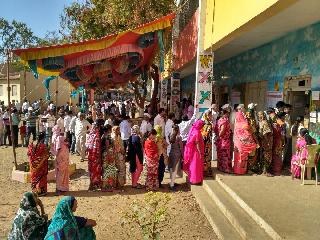 Nashik recorded 19 percent polling in five hours | नाशिकमध्ये पाच तासांत १९ टक्के मतदान