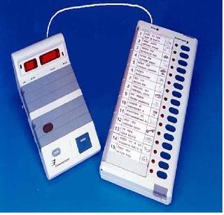 Five Dummy EVM seized from BJP candidate's house! | भाजपा उमेदवाराच्या घरातून पाच डमी ईव्हीएम जप्त !