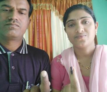 Chawivina 'their' voting! | शाईविना 'त्यांचे' मतदान !