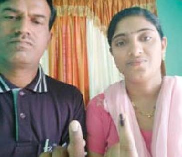 Chawivina 'their' voting! | शाईविना 'त्यांचे' मतदान ! Chawivina 'their' voting! | शाईविना 'त्यांचे' मतदान !