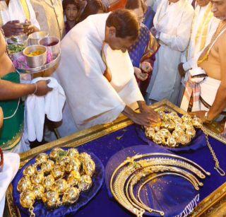 Telangana Chief Minister Chandrashekhar Rao's donation of 5 crore gold in Tirupati temple | तेलंगणाचे मुख्यमंत्री चंद्रशेखर राव यांचं तिरुपती मंदिरात 5 कोटी सोन्याचं दान