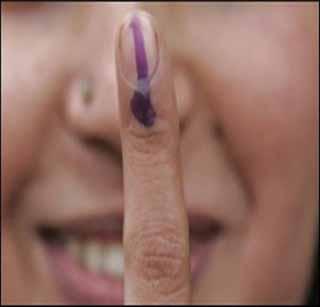 In Akola, 56 percent voter turnout | अकोल्यात ५६ टक्के मतदान