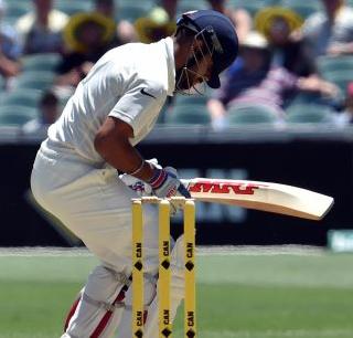 Two shocks to Australia at the start of the second innings | दुस-या डावाच्या प्रारंभीच ऑस्ट्रेलियाला दोन धक्के Two shocks to Australia at the start of the second innings | दुस-या डावाच्या प्रारंभीच ऑस्ट्रेलियाला दोन धक्के