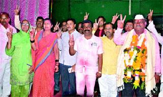 Surveying the power of Shiv Sena; BJP's winning streak | शिवसेनेच्या सत्तेला सुरूंग; भाजपाची विजयी घोडदौड Surveying the power of Shiv Sena; BJP's winning streak | शिवसेनेच्या सत्तेला सुरूंग; भाजपाची विजयी घोडदौड