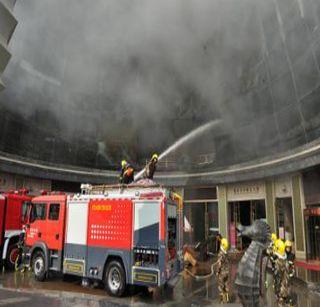 A fire at a luxury hotel in China, killing 10 people | चीनमधील अलिशान हॉटेलला आग, 10 जणांचा मृत्यू