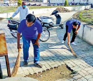 237 pilgrims made cleanliness of railway station | २३७ भाविकांनी केली रेल्वे स्टेशनची स्वच्छता