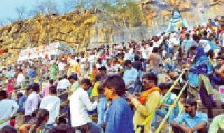 Feast of devotion to Pratapgad | प्रतापगडावर भक्तीचा महापूर Feast of devotion to Pratapgad | प्रतापगडावर भक्तीचा महापूर