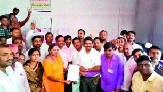 Protest of MLA attendants | आमदार परिचारकांचा निषेध Protest of MLA attendants | आमदार परिचारकांचा निषेध