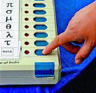 Three policemen injured in counting of votes | मतमोजणीच्या राड्यात तीन पोलीस जखमी