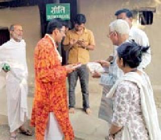 Dipankar Gyan's visit to Bapuchi | दिपांकर ज्ञान यांची बापुकूटीला भेट Dipankar Gyan's visit to Bapuchi | दिपांकर ज्ञान यांची बापुकूटीला भेट