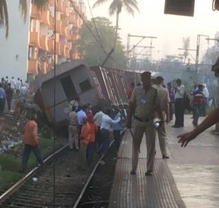 Harbour's railway transport started in 5 hours | तब्बल ५ तासांनी सुरू झाली हार्बरची रेल्वे वाहतूक