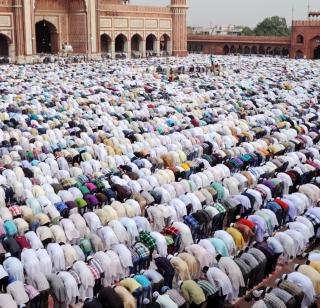 Namaz regularly paid; Only employees pay increments | नमाज नियमित अदा केली; तरच कर्मचाऱ्यांना वेतनवाढ