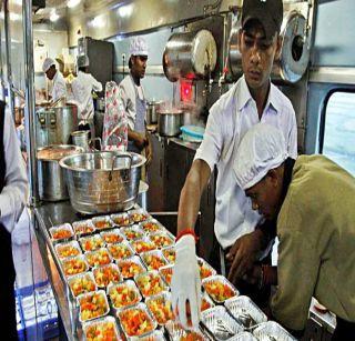 The new rate of food at the railway, 7 rupees coffee and 50 meals | रेल्वेत खाण्यापिण्याचे नवे दर, 7 रूपयात कॉफी तर 50 मध्ये जेवण