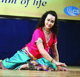 Unique presentation of dancer | नृत्याविष्काराचे अनोखे सादरीकरण