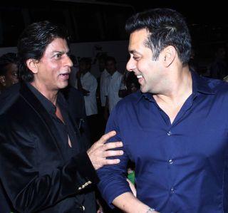 Salman's actress refuses to work with Shahrukh | शाहरुखसोबत काम करण्यास सलमानच्या अभिनेत्रीचा नकार