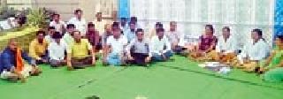 Management disagreed with salary | व्यवस्थापनाच्या मतभेदामुळे वेतन रखडले Management disagreed with salary | व्यवस्थापनाच्या मतभेदामुळे वेतन रखडले