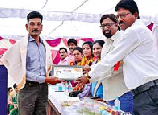 Gautam felicitated | गौतम यांचा सत्कार Gautam felicitated | गौतम यांचा सत्कार