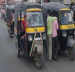 Demand to take action against drivers | वाहनचालकांवर कारवाई करण्याची मागणी