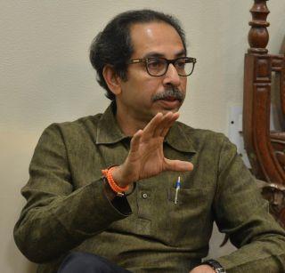 The idea of ​​'patriotism' as the story of 'elephant and seven blind' in the country - Uddhav Thackeray | देशात सध्या ‘हत्ती व सात आंधळे’ कथेप्रमाणे ‘देशभक्ती’ची कल्पना - उद्धव ठाकरे