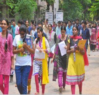 Married women distribute student's attention: Telangana government | विवाहीत महिला विद्यार्थ्यांचं लक्ष भरकटवतात: तेलंगणा सरकार