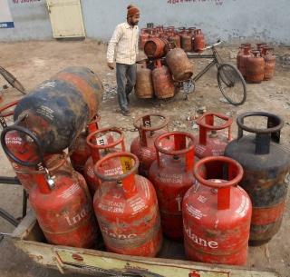 LPG rates up by Rs 86 | एलपीजीच्या दरात ८६ रुपयांची वाढ