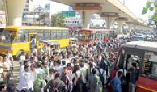 Bus service disrupted the next day | बससेवा दुसऱ्या दिवशीही विस्कळीत Bus service disrupted the next day | बससेवा दुसऱ्या दिवशीही विस्कळीत
