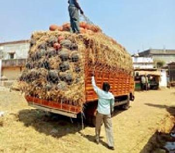 Freebies of the poor leave for Hyderabad | गरिबांचा फ्रीज हैदराबादला रवाना Freebies of the poor leave for Hyderabad | गरिबांचा फ्रीज हैदराबादला रवाना