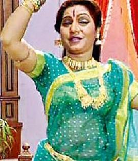 In the era of remix, the traditional dance form liked the audience | रिमिक्सच्या युगातही पारंपरिक नृत्याला रसिकांची पसंती In the era of remix, the traditional dance form liked the audience | रिमिक्सच्या युगातही पारंपरिक नृत्याला रसिकांची पसंती