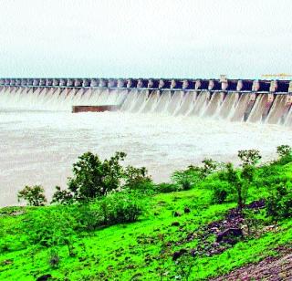 Ujani dam water permit temporarily | उजनी धरणाच्या पाण्याचे परवाने तात्पुरते रद्द