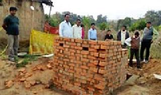 Mandecasa village is home to a family ... | एका कुटुंबाच्या वास्तव्याचे ‘मंडेकसा’ गाव... Mandecasa village is home to a family ... | एका कुटुंबाच्या वास्तव्याचे ‘मंडेकसा’ गाव...