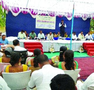 The palanquin assembly is full of confusion | तलासरीची आमसभा गोंधळात पूर्ण The palanquin assembly is full of confusion | तलासरीची आमसभा गोंधळात पूर्ण