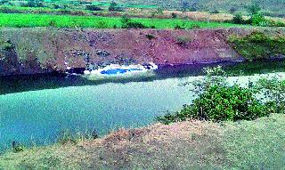 Thousands of cousis dissolve in Palkhed canals and wastage of water | पालखेड कालवा फुटून हजारो क्यूसेस पाण्याचा अपव्यय