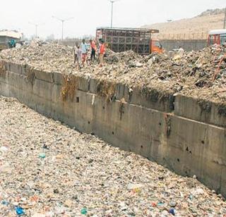 A trash near ONGC gate | ओएनजीसी गेटजवळ कचऱ्याचे ढीग